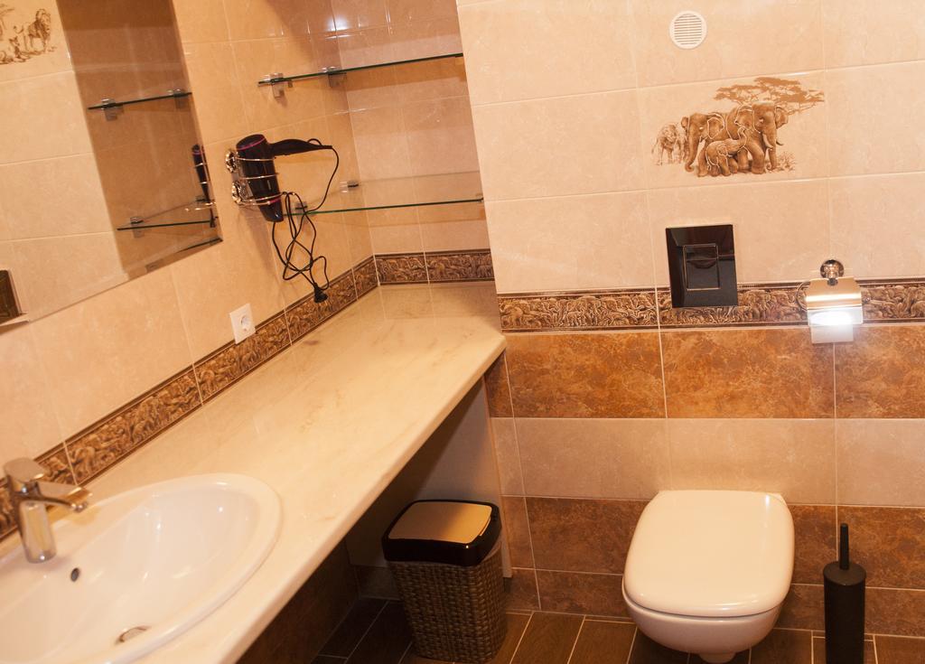 Guest House Adam Mickiewicz Lviv Ruang foto