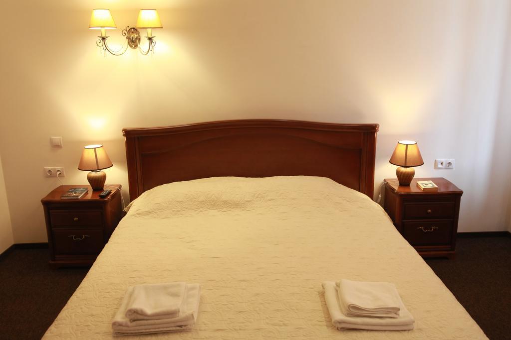 Guest House Adam Mickiewicz Lviv Ruang foto