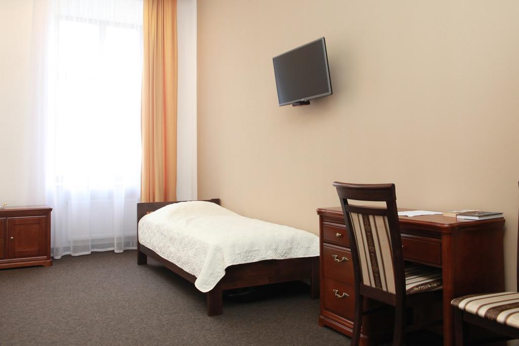 Guest House Adam Mickiewicz Lviv Ruang foto
