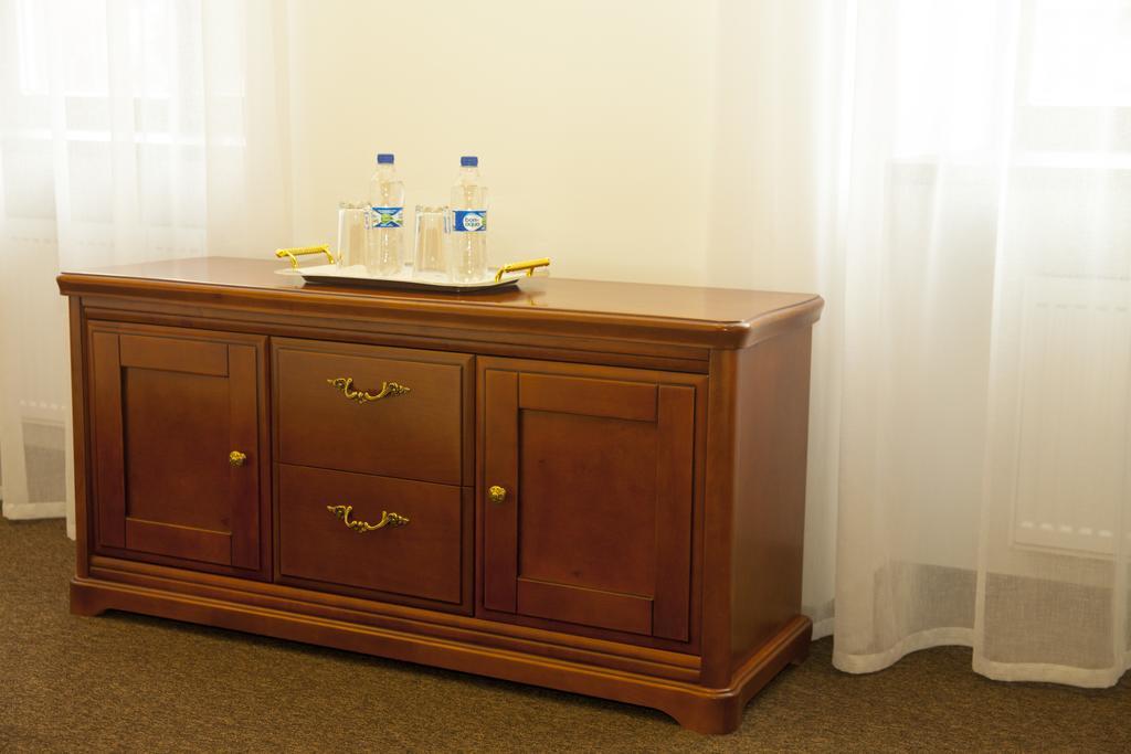 Guest House Adam Mickiewicz Lviv Ruang foto