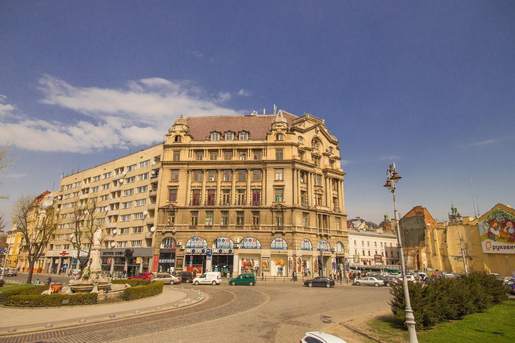 Guest House Adam Mickiewicz Lviv Bagian luar foto